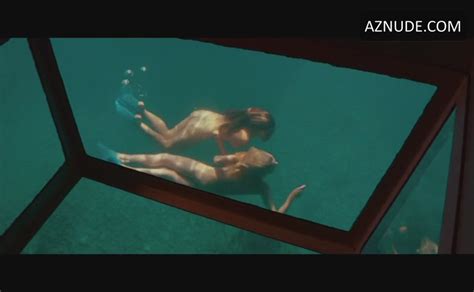 Kelly Brook Bikini Breasts Scene In Piranha 3d Aznude