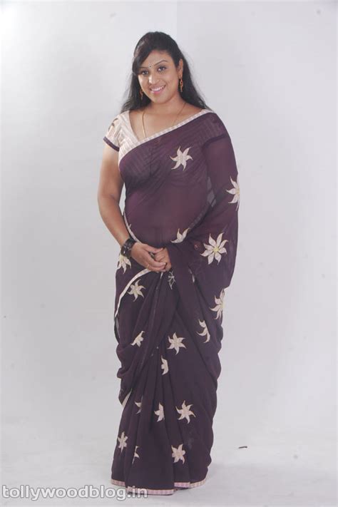 hot wallpapers telugu supporting actress uma saree photo shoot stills