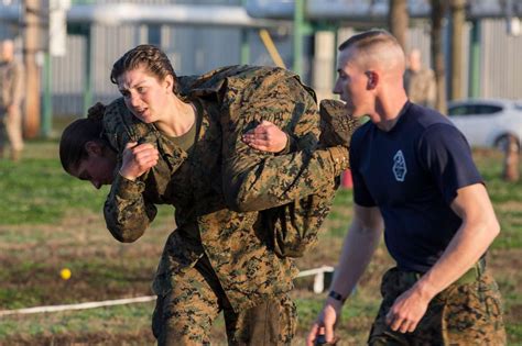 st integrated company  men  women graduates  marine corps boot camp abc news