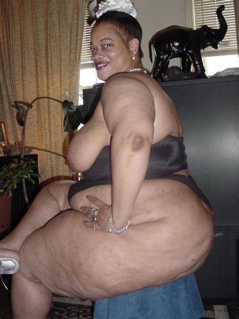 very big black mama shows her fat ass