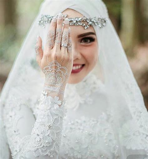 Hijab Muslim Bride In White Dress With White Henna Hijabi Wedding