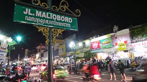 malioboro street   major shopping street  yogyakarta excellent