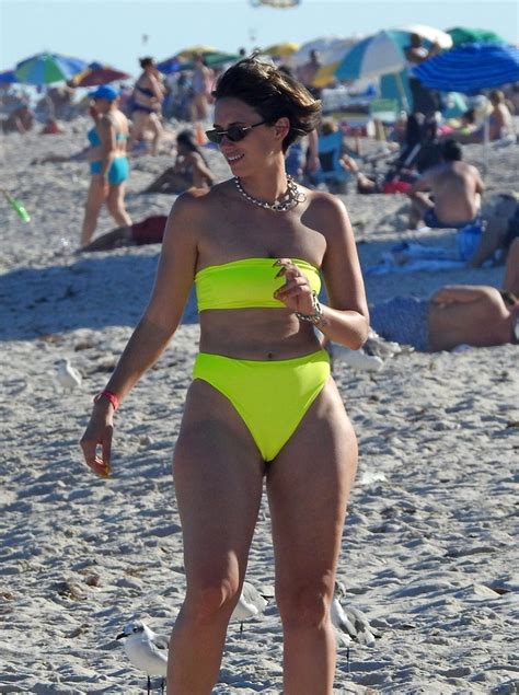 yesjulz ass in bikini natural curves alert scandal planet