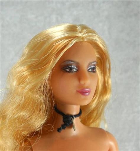1000 images about dolls shakira on pinterest blonde curly hair pique and photoshoot