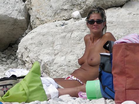 Mature Sunbathing Topless 10 Pics