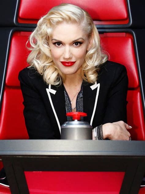 gwen stefani s red lipstick on ‘the voice — signature lips with platinum hair hollywood life