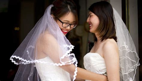 lesbian couple hold ‘marriage ceremony to push for legal same sex