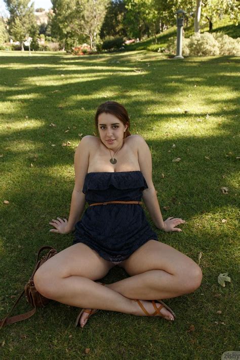 lanie morgan shows big tits in the park