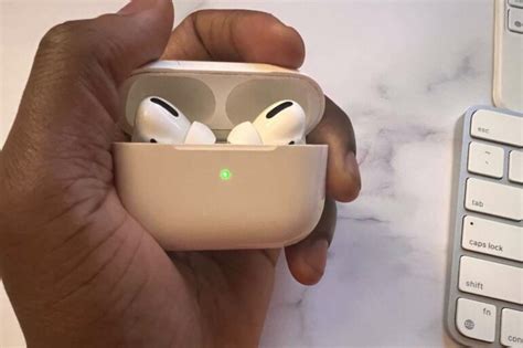 airpods flashing green   means fixes gotechtor