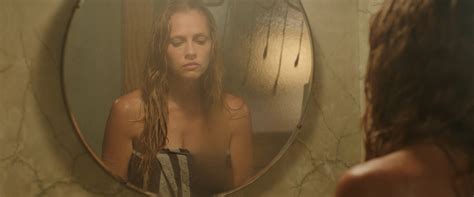Nude Video Celebs Teresa Palmer Sexy – Lights Out 2016