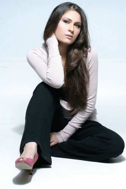 Hot And Sexy Pakistani Mujra Dance Actress Nausheen Shah