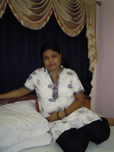 Hot Indian Aunties Photos Saree Pics Desi Auntie