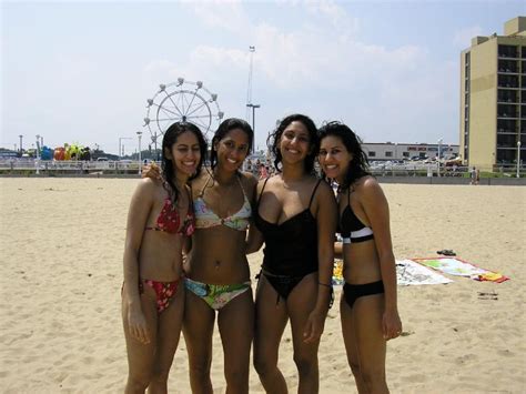 Oops Hot Happen In Indian Style Hot Indian Girls On Beach