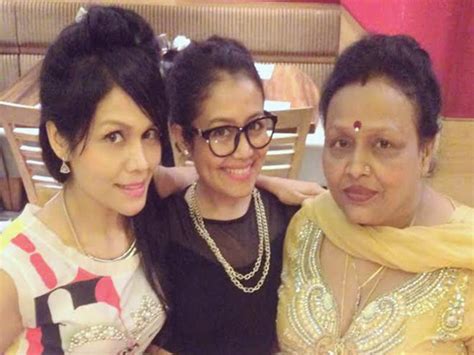Kimi Kakkar Neha Kakkar Celebrates Her Mom S Birthday Hindi Movie