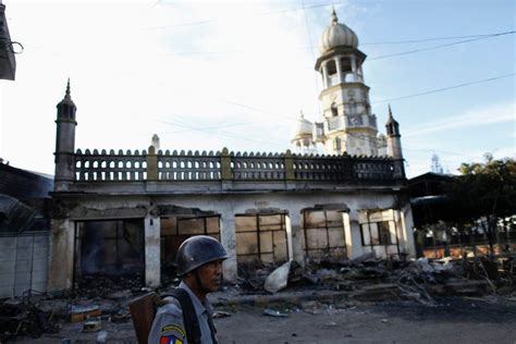 Buddhist Mobs Burn Mosque And Muslim School In Myanmar The New York Times