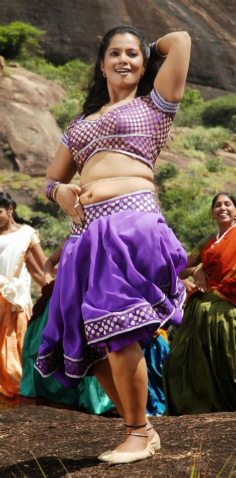 tamil actress gayathri hot navel cleavage stills from
