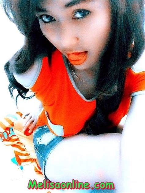 Foto Hot Kimcil Cantik Pamer Lidah Seksi Suka Blowjob