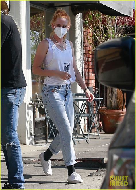 Photo Kristen Stewart Shows Off New Hair Color Shopping With Gf Dylan