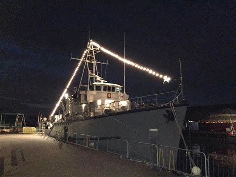 mijnenveger royal navy bay bridge fleet dutch marine ships landmarks travel boats
