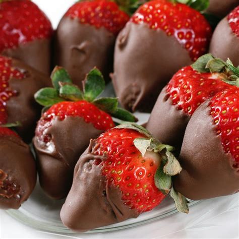 the 7 best chocolate covered strawberry delivery services of 2020