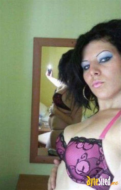 you re doing it wrong… 23 funny female sexy selfie fails the sun