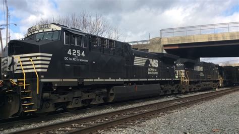 norfolk southern train   mp switcher  hagerstown md youtube