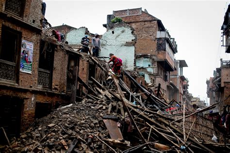 est   nepalese laborer rebuilding nepal brick kiln