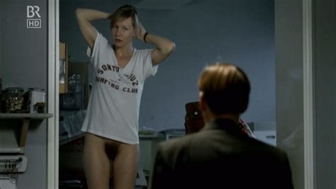 Nude Video Celebs Sandra Huller Nude Uber Uns Das All 2011
