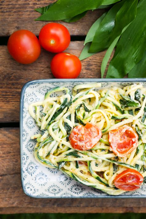 gesunde  carb zucchininudeln mit baerlauch