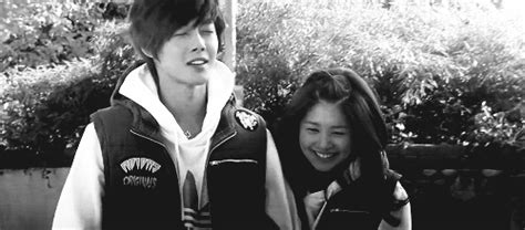playful kiss images on