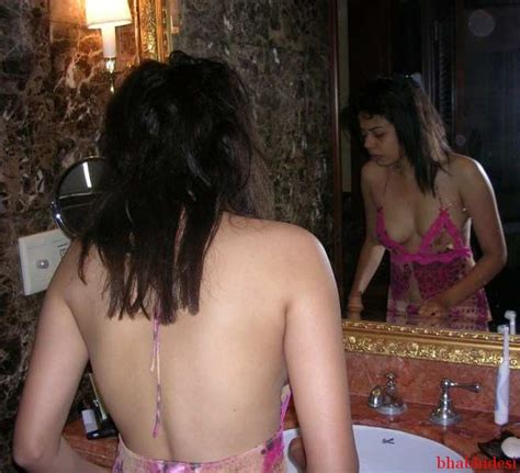sexy desi indian delhi bhabhi in nighty without bra