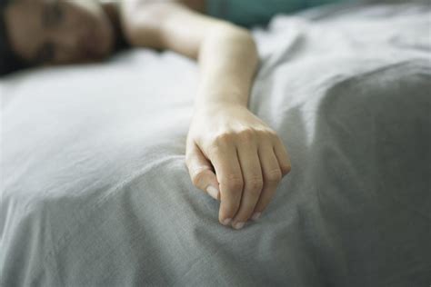 arms falling asleep at night causes and prevention