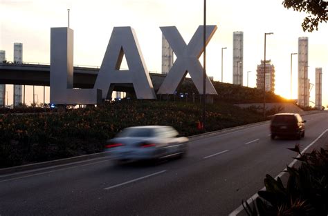feds say tsa agent at los angeles international airport tricked a