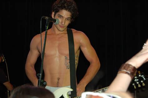 omg he s naked teen wolf star tyler posey gives us something to howl about omg blog