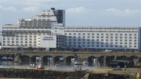 grand burstin hotel spruce  nudge  coincide  seafront