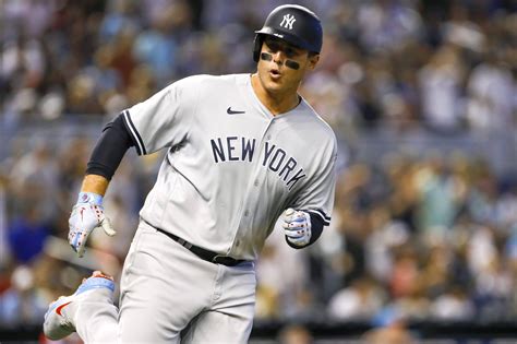 york yankees  sign anthony rizzo