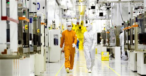 tata group  enter semiconductor manufacturing  india    chip manufacturing