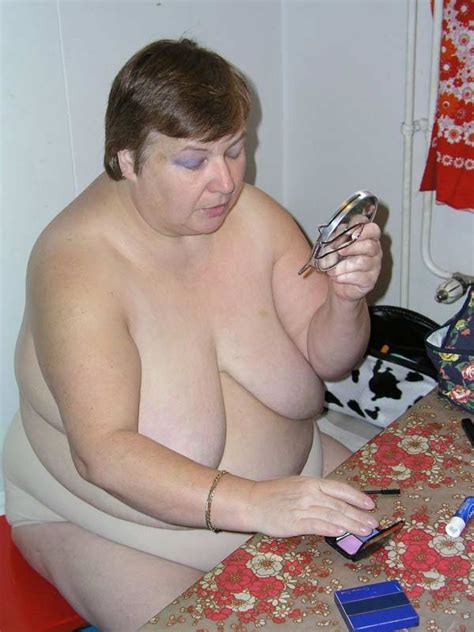 Big Fat Old Granny Showing Her Naked Huge Body Pichunter