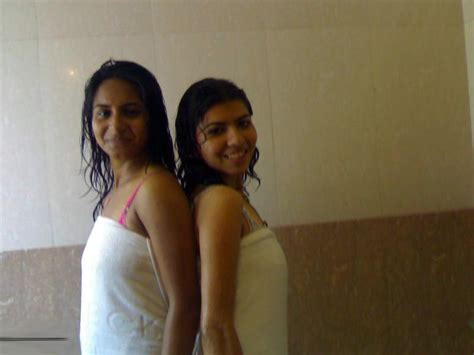 fashion trend today desi pakistani girls hostel bathroom pictures