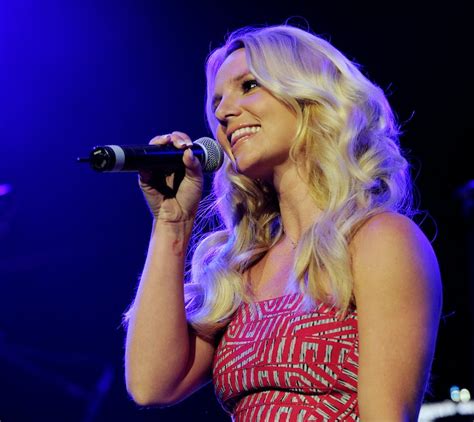 8 Britney Spears Deep Cuts That Ll Wow Any Karaoke Bar Crowd