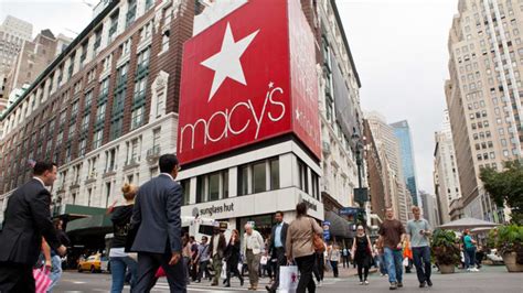 retailers start    layoffs