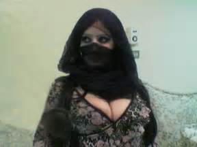 Sexy arab woman abaya pic