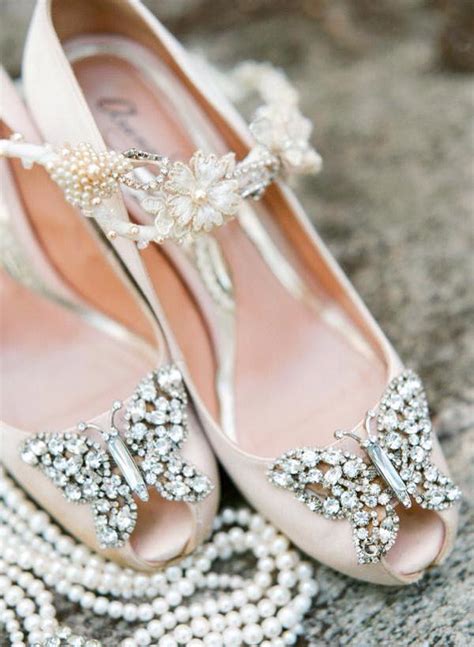 scintillating vintage wedding shoes to wear on themed weddings