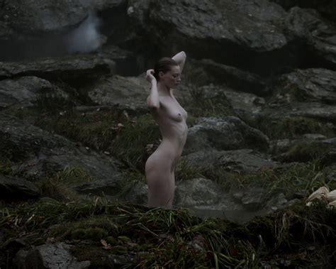 alyssa sutherland showing off her fully naked body while filming vikin pichunter