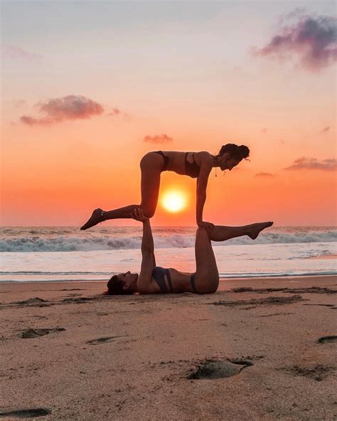 yoga partner poses friends yoga couple challengepartner acro yoga