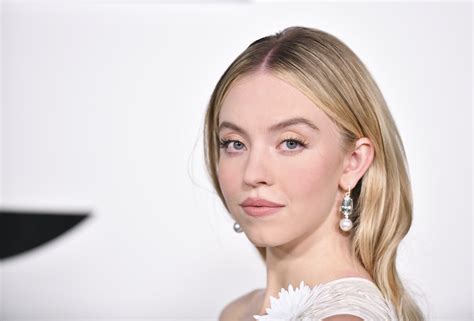 euphoria sydney sweeney wanted to tap into the discomfort of her sex