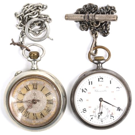 twee verschillende zakhorloges victoria patent railway en chronometre depose twee kleine