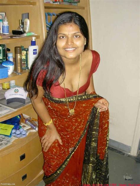 chennai housewife arpitha aunty sari blouse photos trosewhite