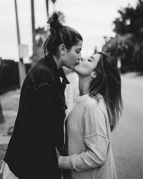 pin by mindy kayomy on les cute lesbian couples lesbians kissing