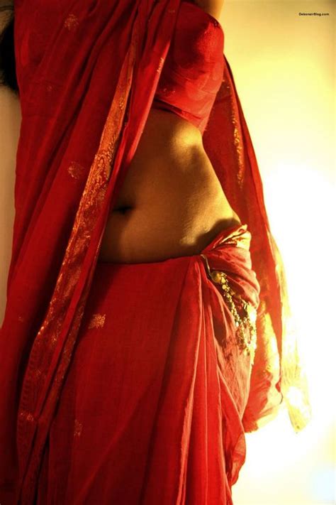 bengali wife from kolkata in red saree blouse cleavage pics